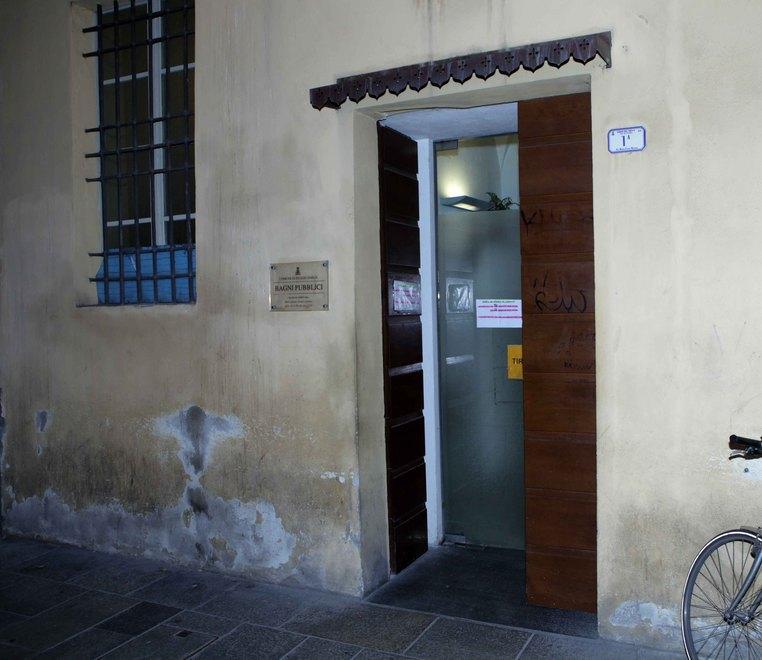 I bagni pubblici di via della Croce Bianca