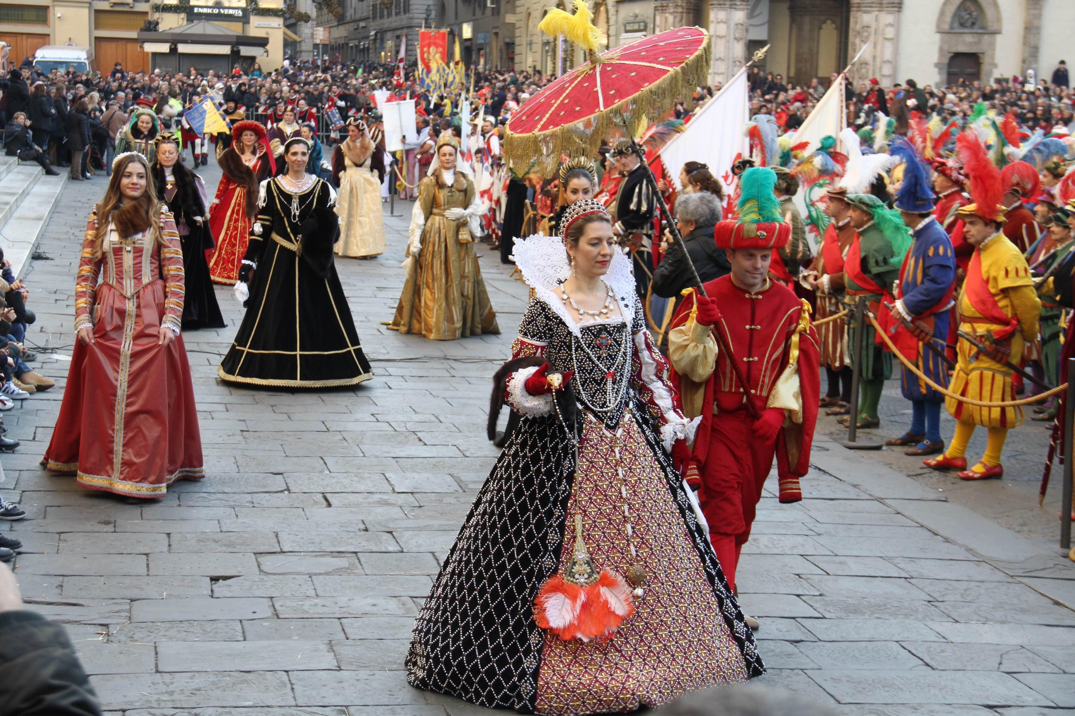 La sontuosa sfilata in costume d'epoca rinascimentale che accompagna la Cavalcata dei Magi