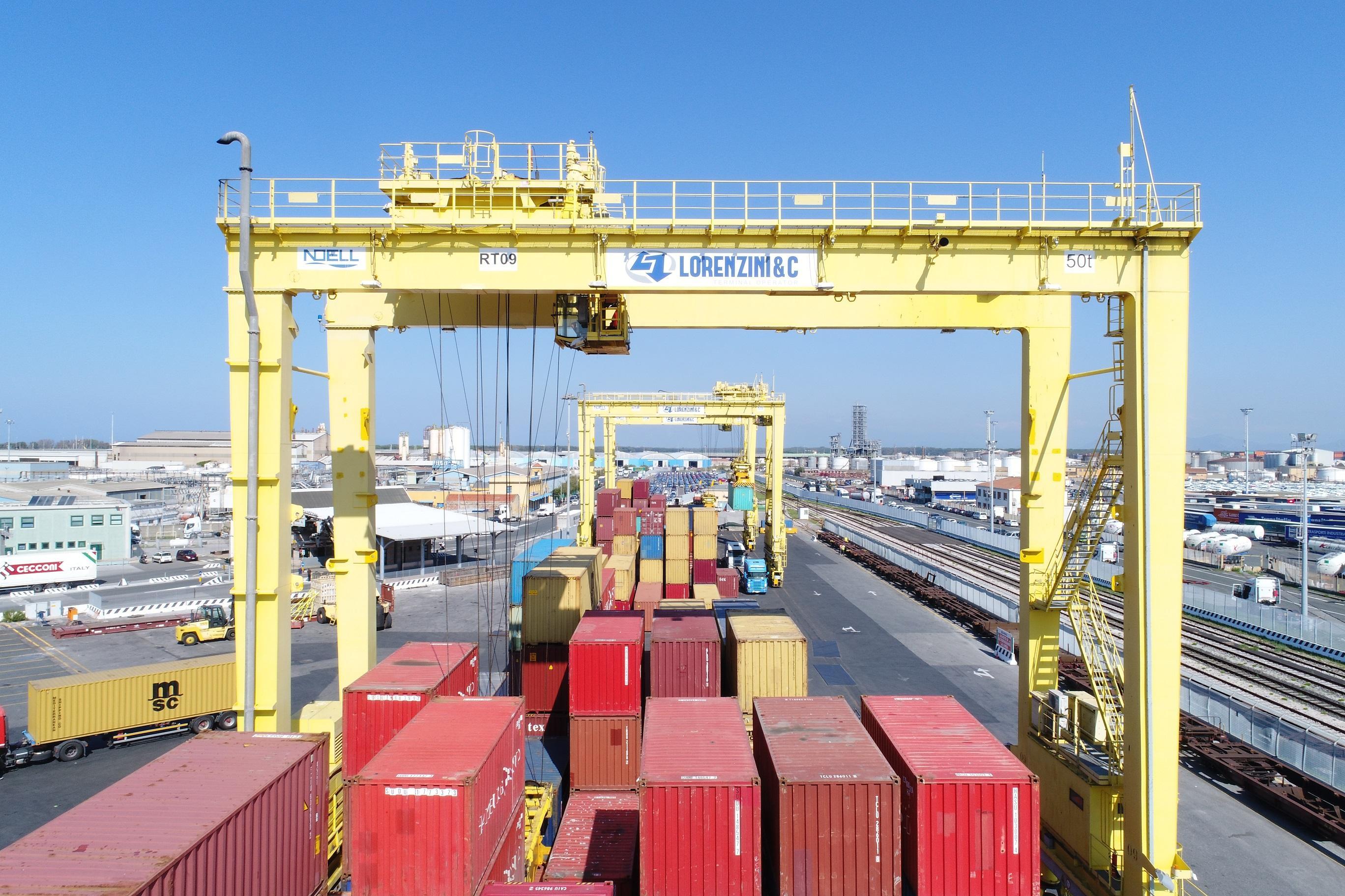 Il terminal portuale livornese dove è avvenuto l'infortunio