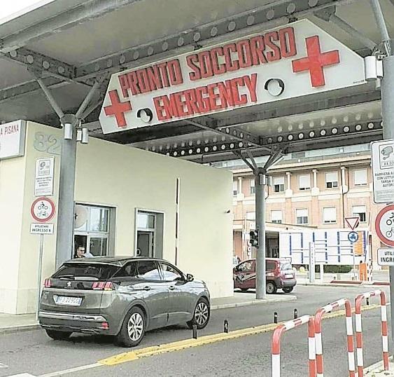Giovane in lacrime: «Picchiata dal fidanzato» 