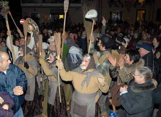 In moto, dal mare e in città La Befana fa festa ovunque 
