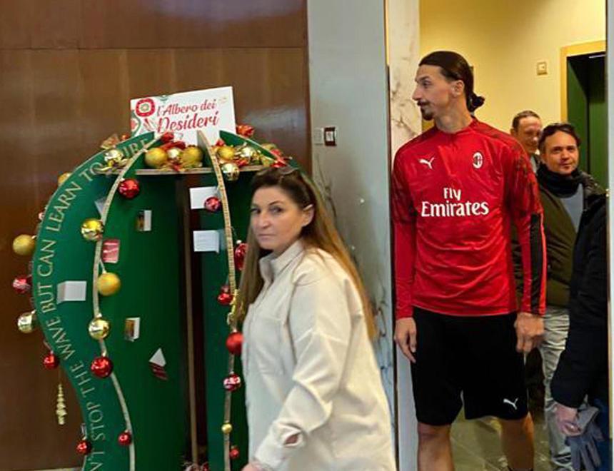 Ecco l’Ibrahimobis: «Sono tornato a casa» Milano impazzita, tutti in coda per Zlatan 