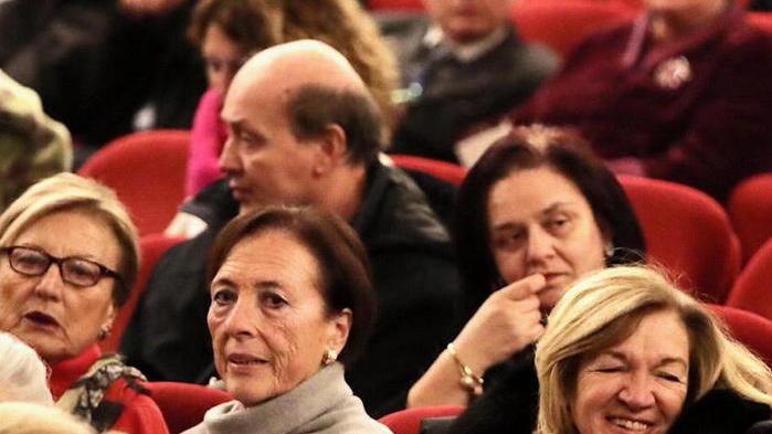 La musica incanta tutti e al teatro Goldoni il concerto di Capodanno diventa una festa magica