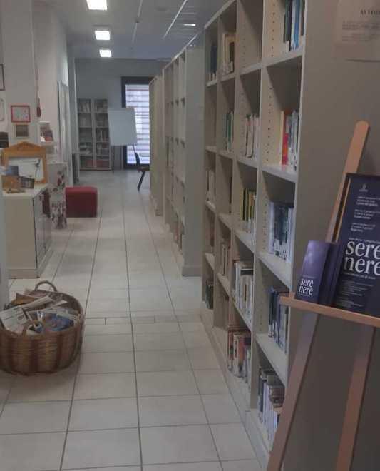 Casette di legno per i libri novità per la biblioteca 