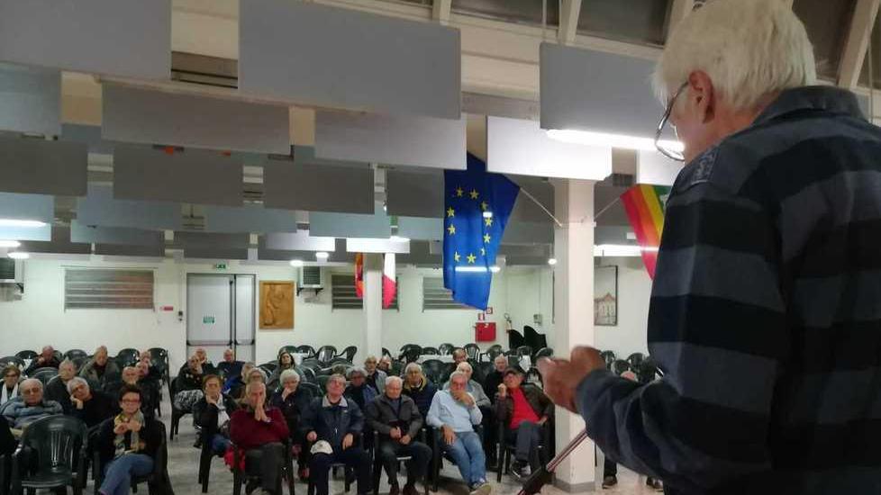 Il centro sociale apre a fine mese e cerca soldi per le rate dei mutui