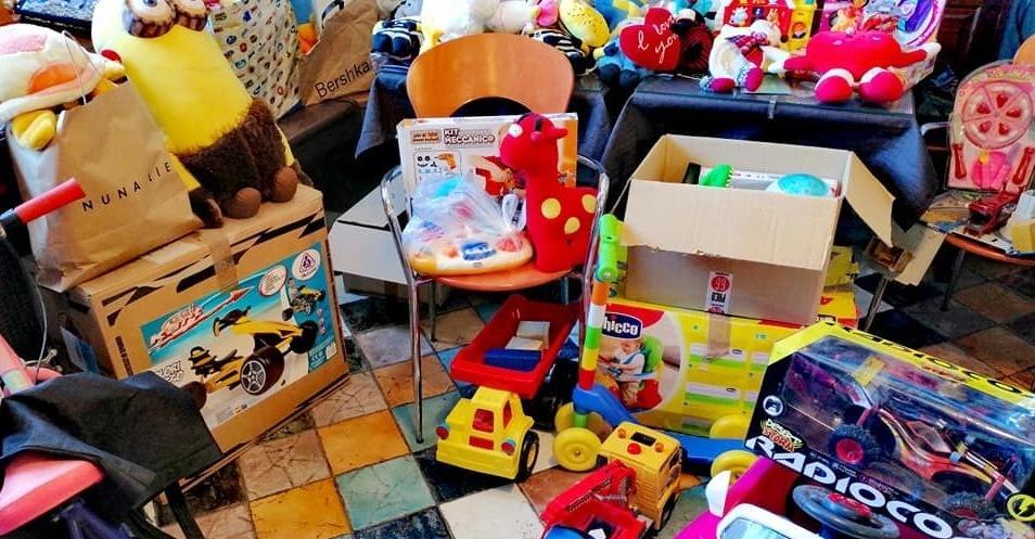 Un successo la raccolta di giochi per i bimbi di famiglie bisognose 