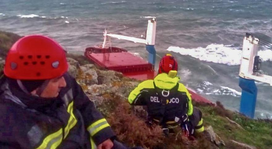 Cargo incagliato, via alle operazioni di bonifica 
