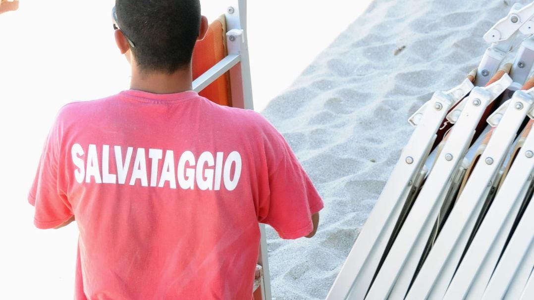Mancano i bagnini, partono i corsi