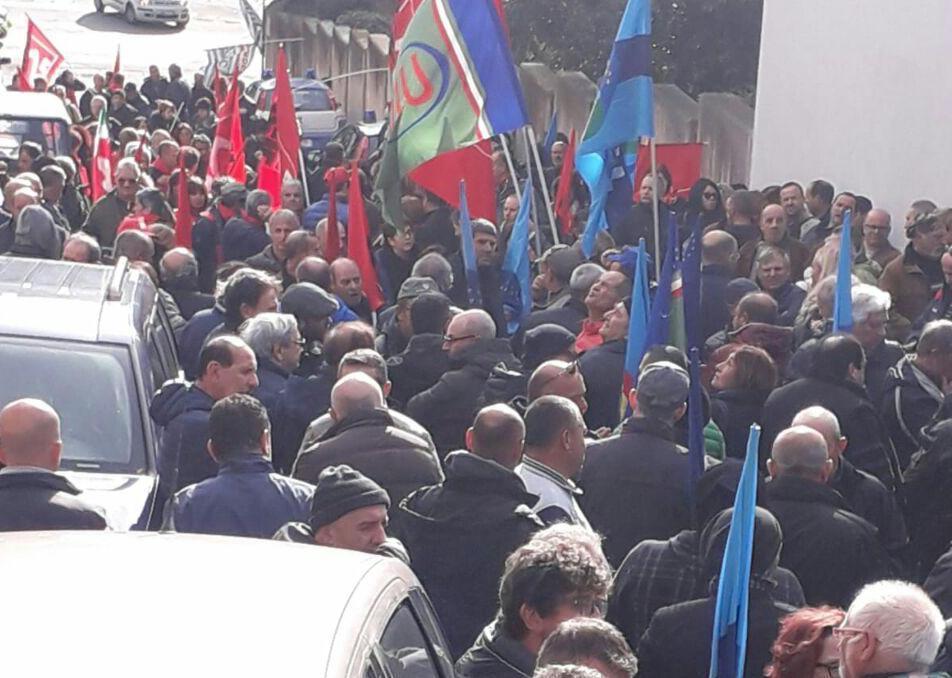 Vertenza operai Forestas «La Regione metta i fondi» 