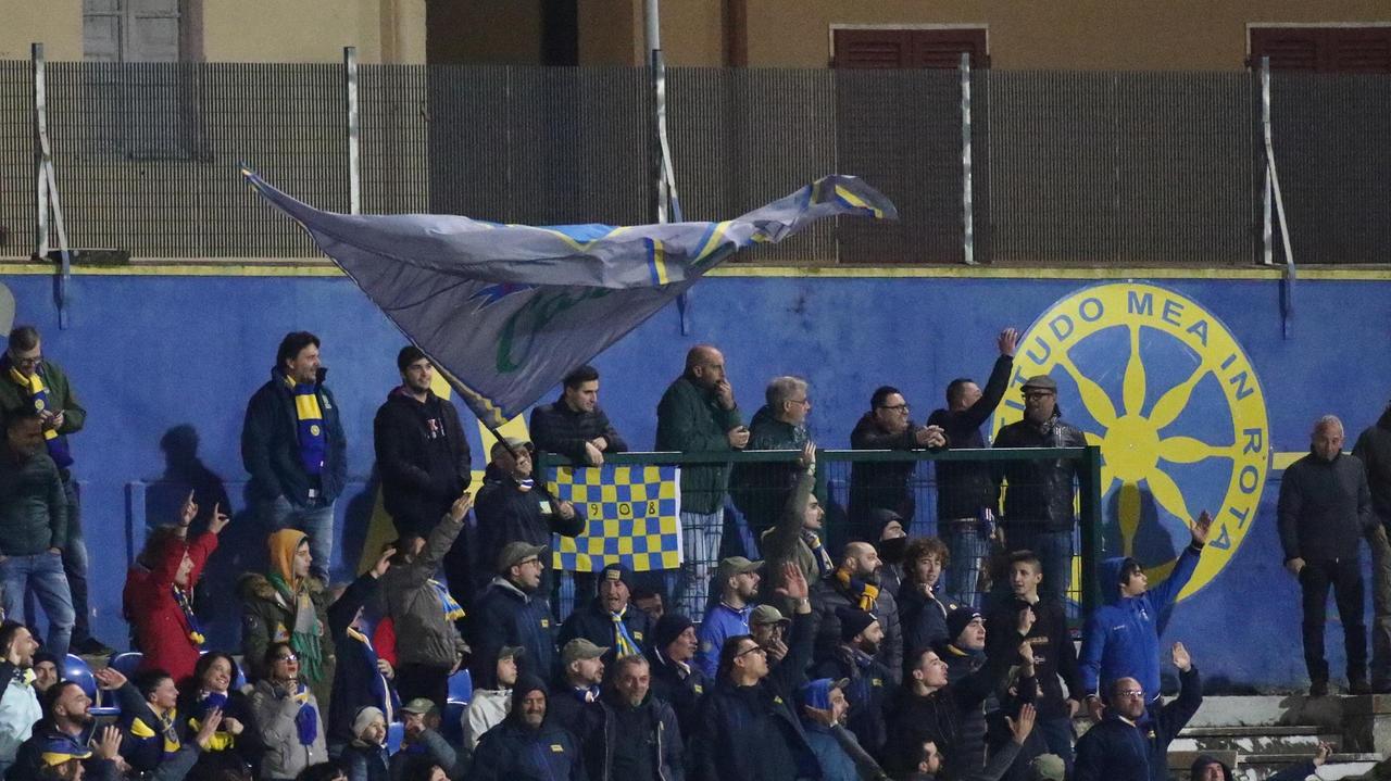 Scontri allo stadio dei Marmi, emessi quattro Daspo