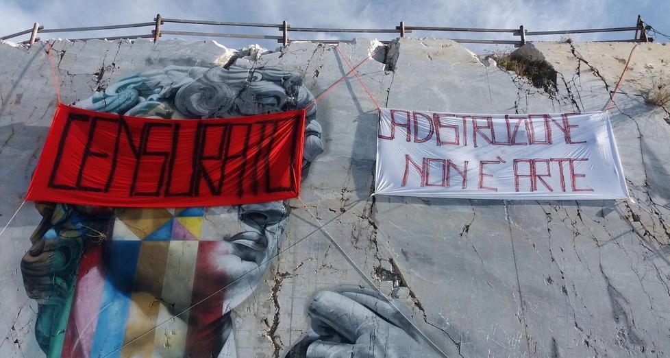 In piazza a Massa per le Apuane e in difesa del Bivacco Aronte 