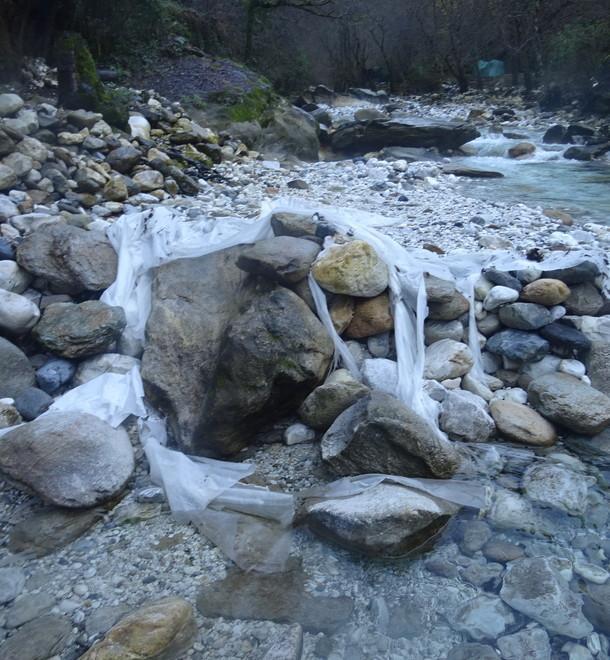 Il Renara affoga nella plastica Wwf: la Procura lo sequestri 
