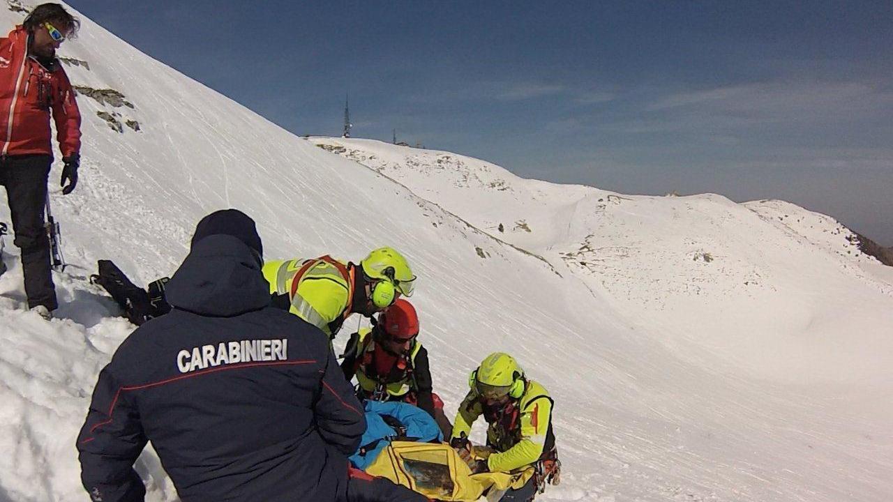 Sciatrice 21enne cade in pista