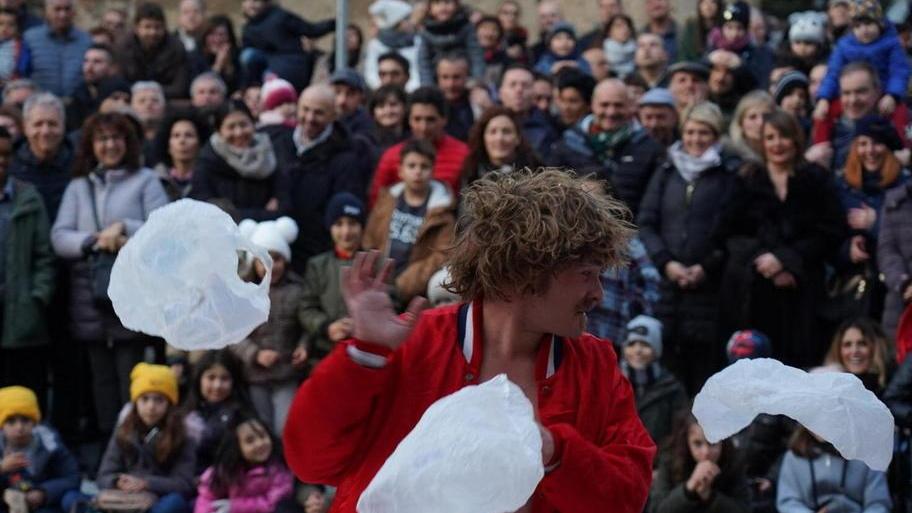 Uno spettacolo della prima giornata della manifestazione a Peccioli