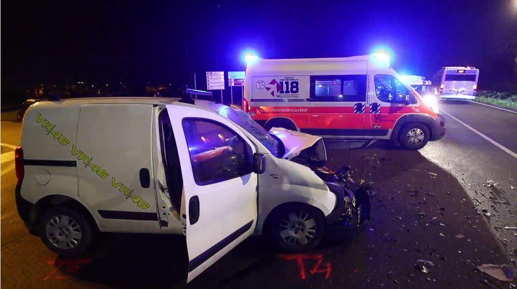 Ferrara, autobus centra un Fiorino: un ferito 