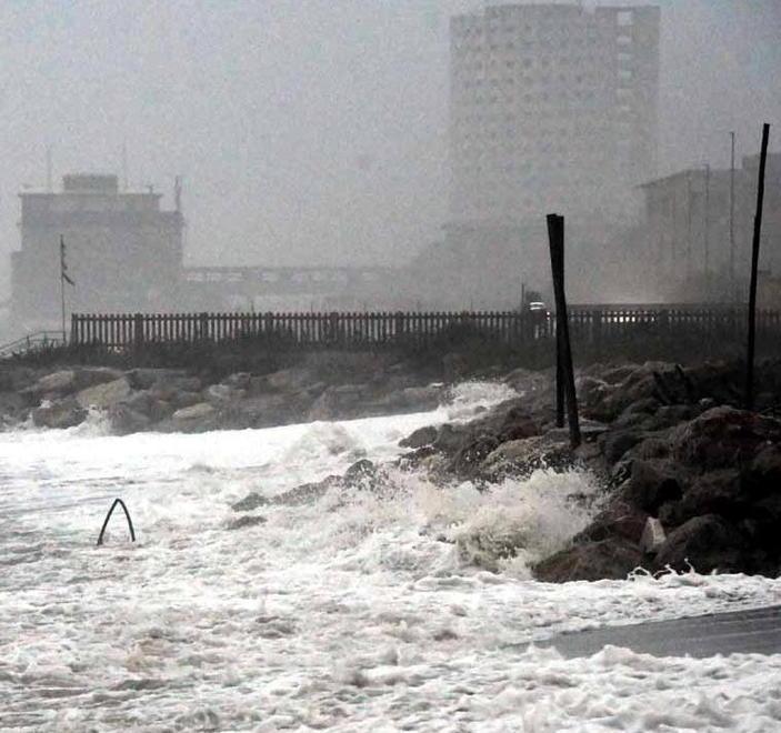 L’erosione della spiaggia apuana preoccupa Forte dei Marmi 