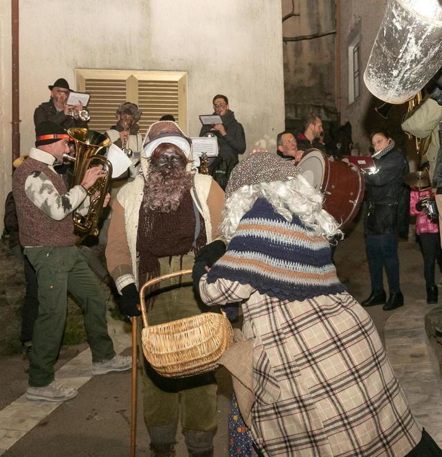 Musica, cibo e spettacolo per la Befana di Levigliani