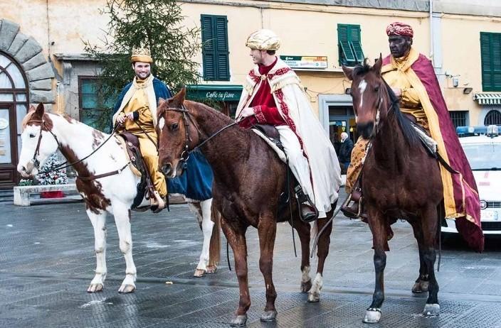 La cavalcata dei Re Magi attraverso la Francigena