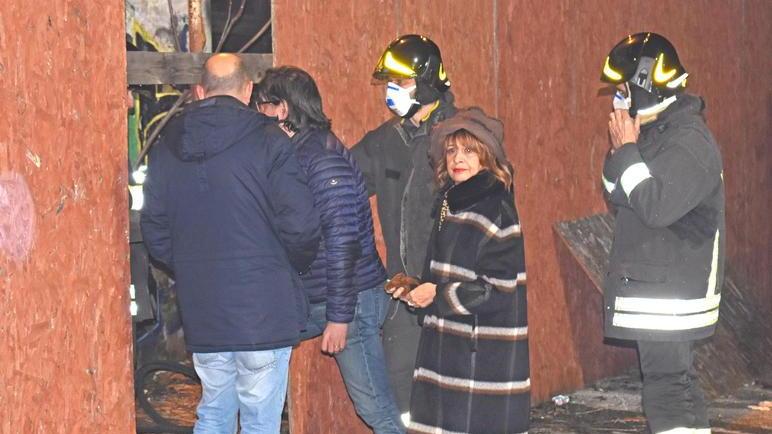 Fiamme nella palazzina dell’ex centro sociale tornata rifugio di senzatetto