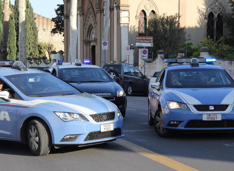Una bottiglia di urina contro una passante Fermato un nigeriano
