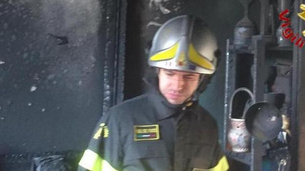 Incendio in una palazzina paura in viale Repubblica