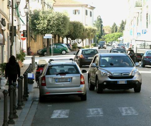 Nuovi marciapiedi in via Gramsci, serve l’ok della Provincia 
