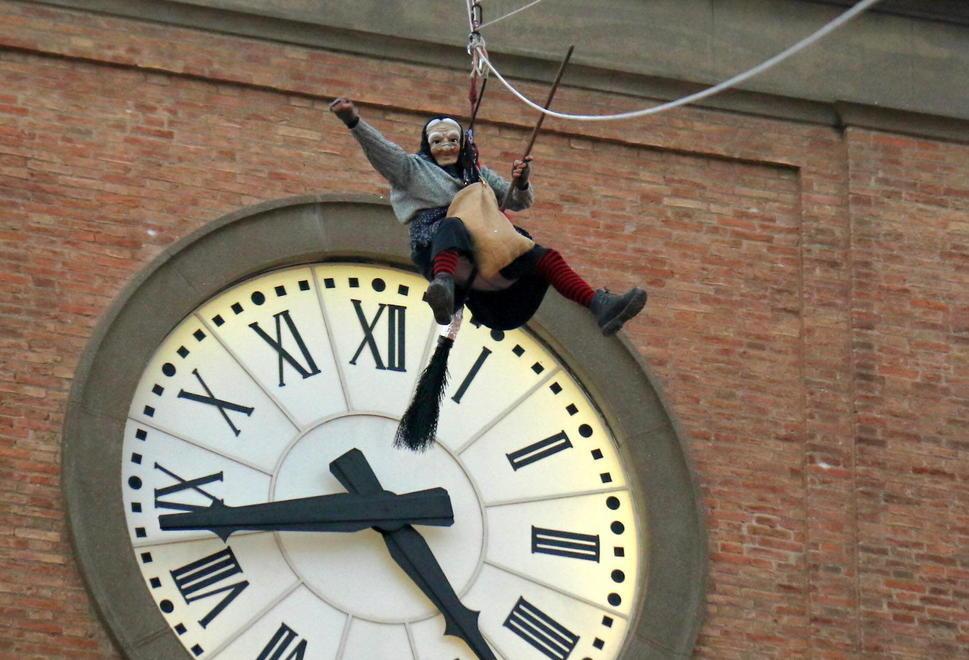Acrobatica e piena di dolci, è il befana day: da Livorno alla Costa degli Etruschi ecco dove andare - La guida 