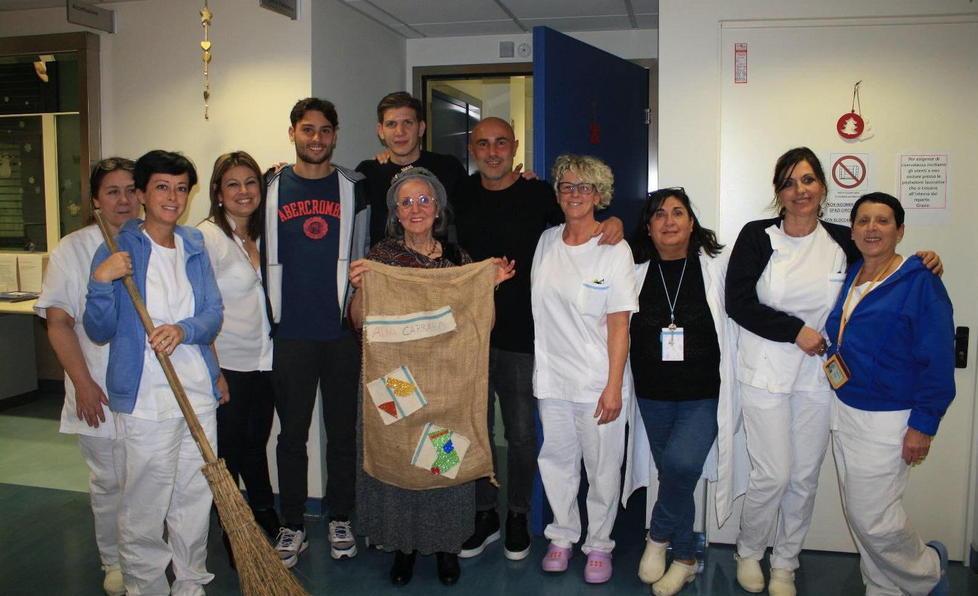 Una befana speciale: gli azzurri alla Pediatria del Noa