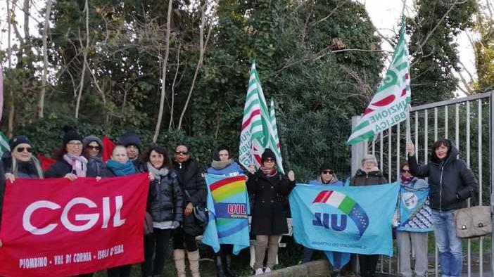 Protesta alla Rsa Phalesia dei lavoratori della M&G