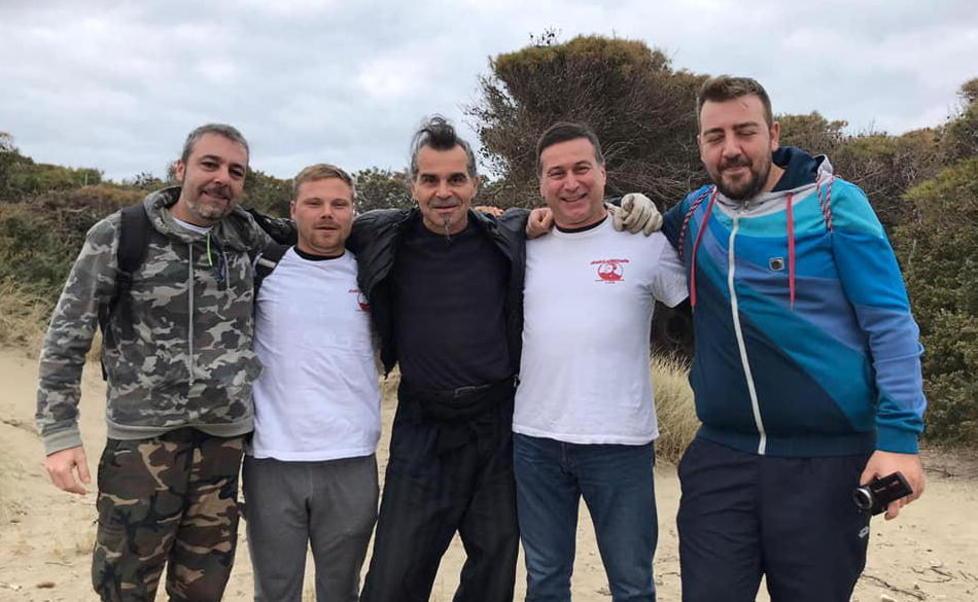 Anche Amici di Vittorio con Pelù a pulire la spiaggia della Feniglia 