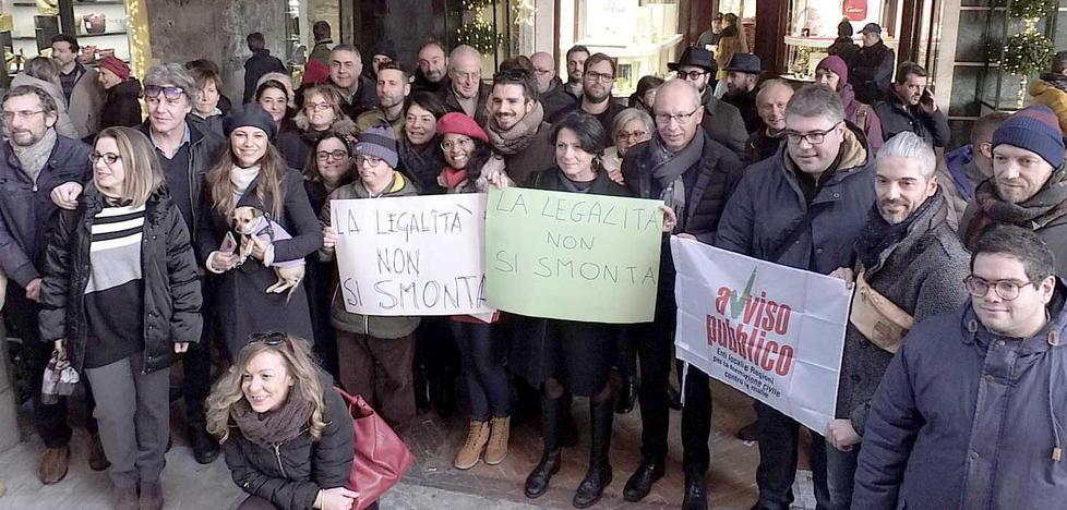 «Conti spieghi perché ha tolto l’edicola» 