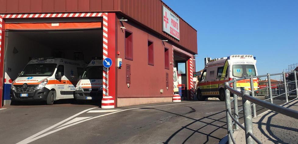 Dà un morso all’operatore del pronto soccorso 