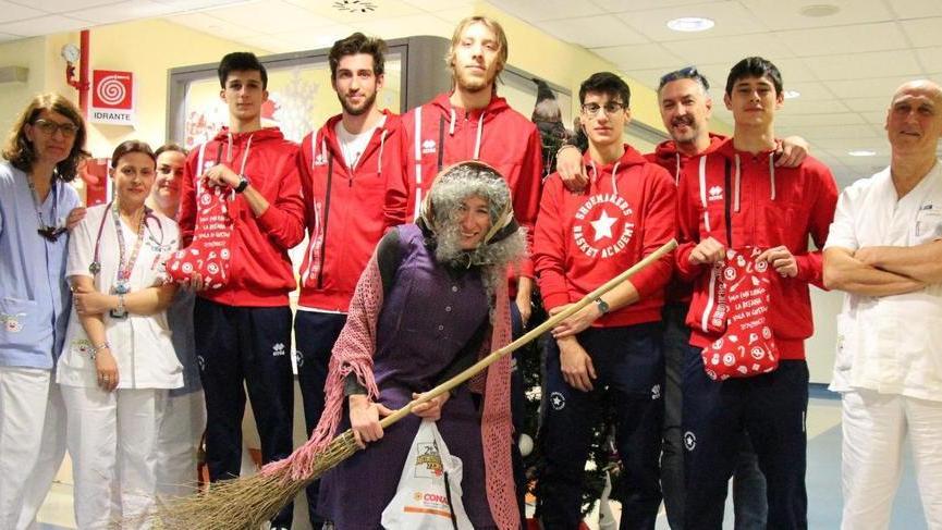 Shoemakers di Monsummano regala oltre 450 libri alla Pediatria di Pistoia