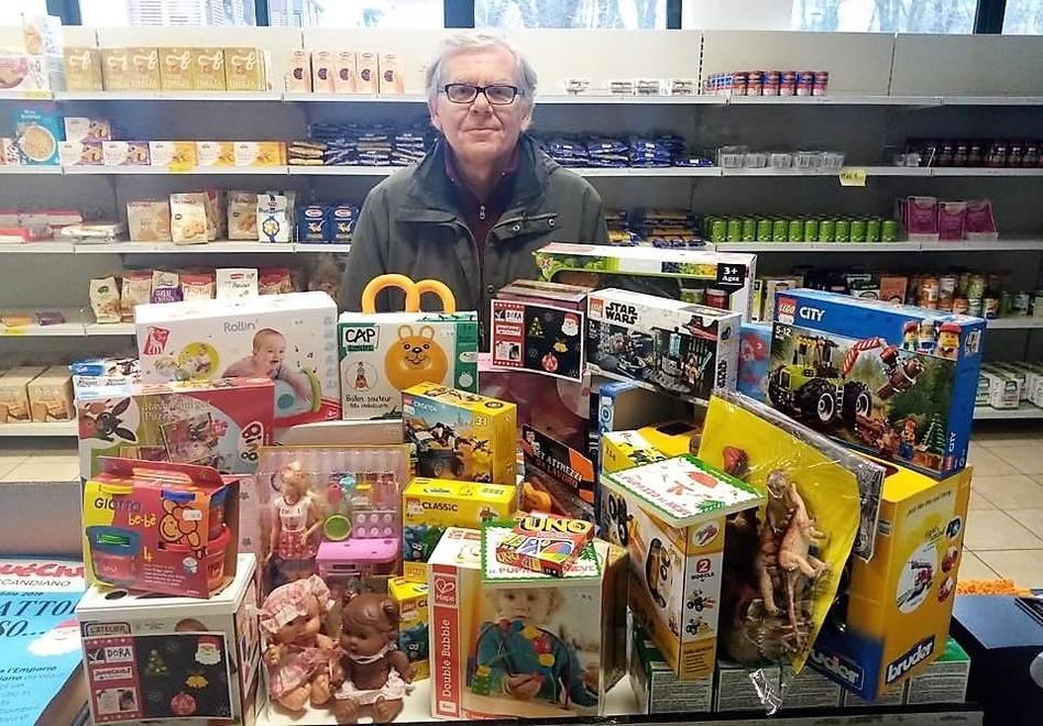 “Giochi sospesi” per 1.500 euro Il Natale ricco dei bimbi poveri 