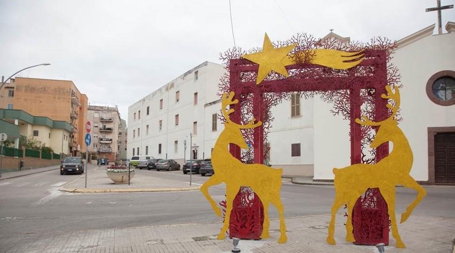 Il portale di coralli addobbato a festa 