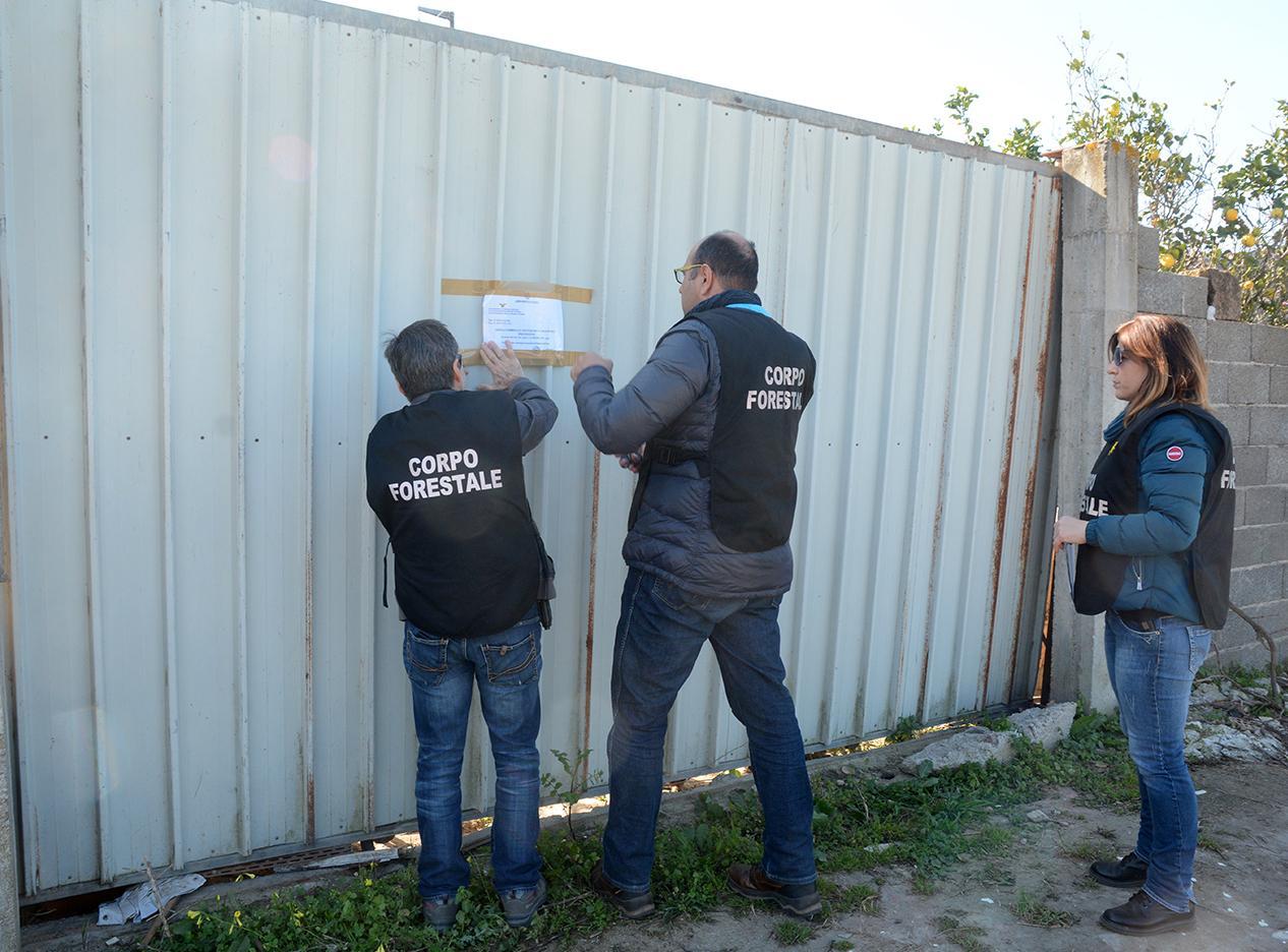 Demolizioni, scatta la linea dura 