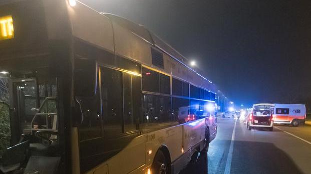 Ferrara, scontro in via Padova: sospesa la patente al conducente del bus
