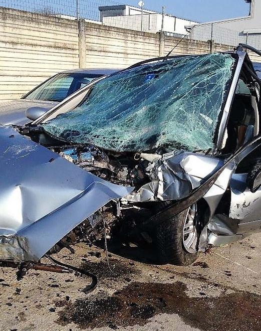 Si schianta con l’auto contro un platano a San Nicolò: ferito grave un 50enne 
