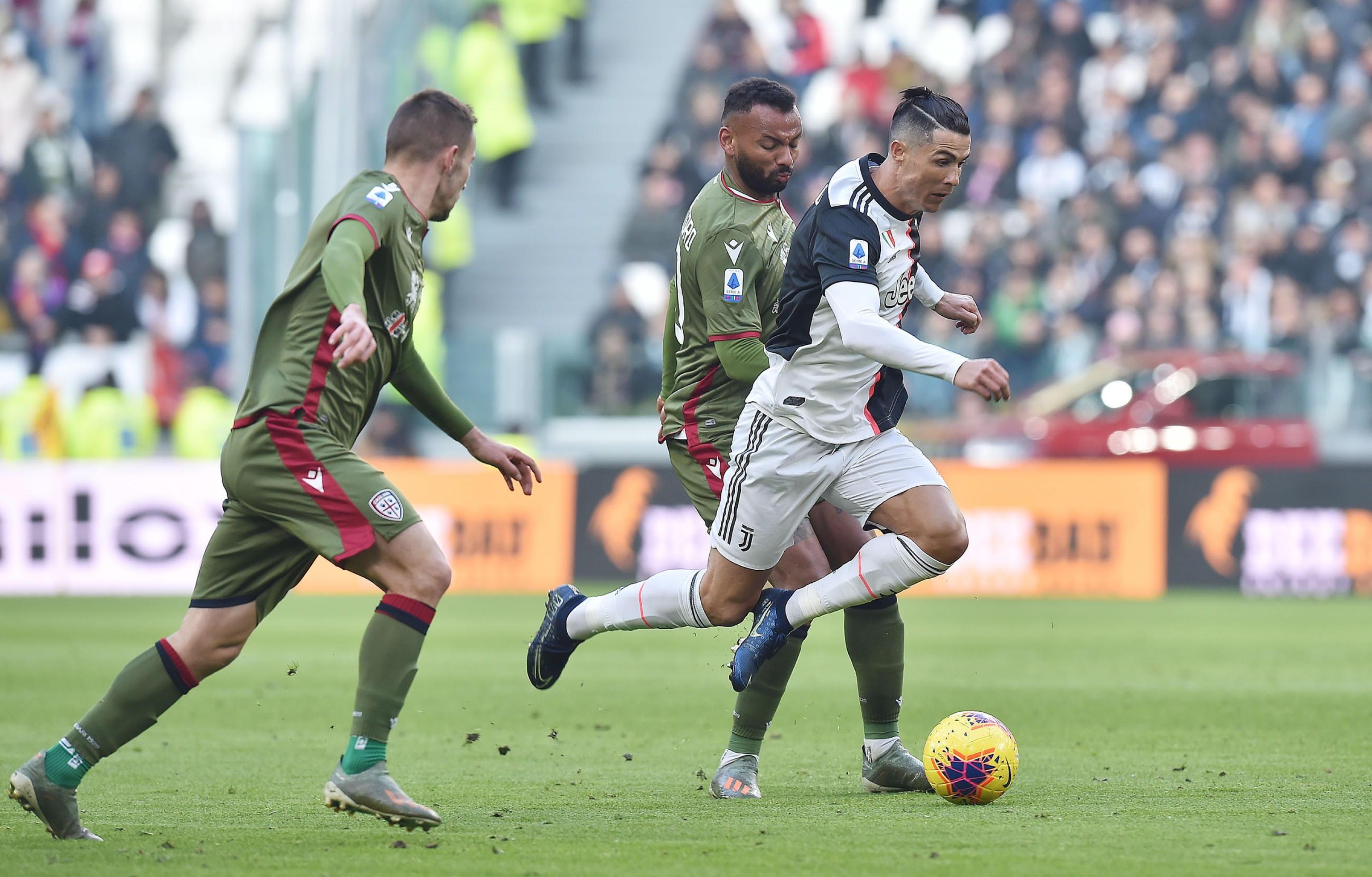 Ronaldo, tre gol, in azione fra Rog e Joao Pedro