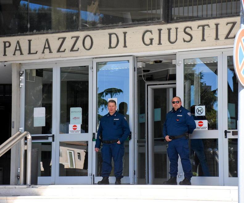L’ingresso del tribunale di Grosseto (Foto BF)