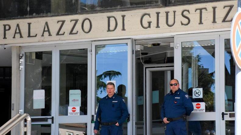 L’ingresso del tribunale di Grosseto (Foto BF)