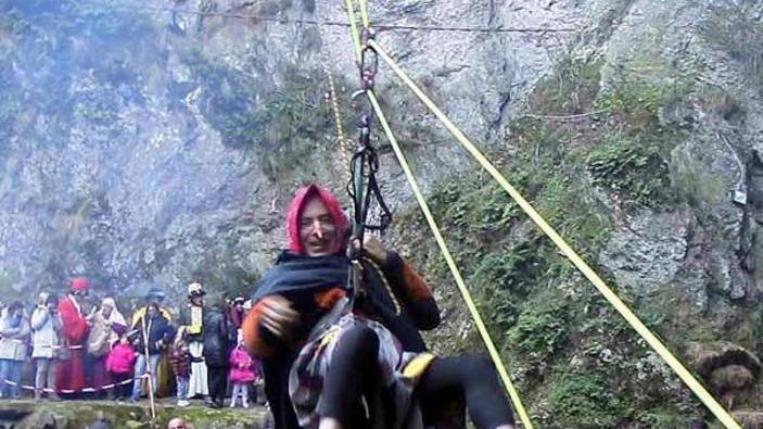 La befana torna a volare alle grotte di Equi Terme