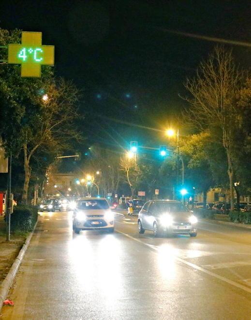 Semafori ko all’incrocio sul viale Carducci «Fate molta attenzione»