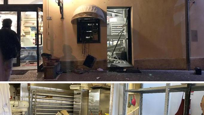 Sportello sventrato con un ordigno banda in fuga con almeno 20.000 euro