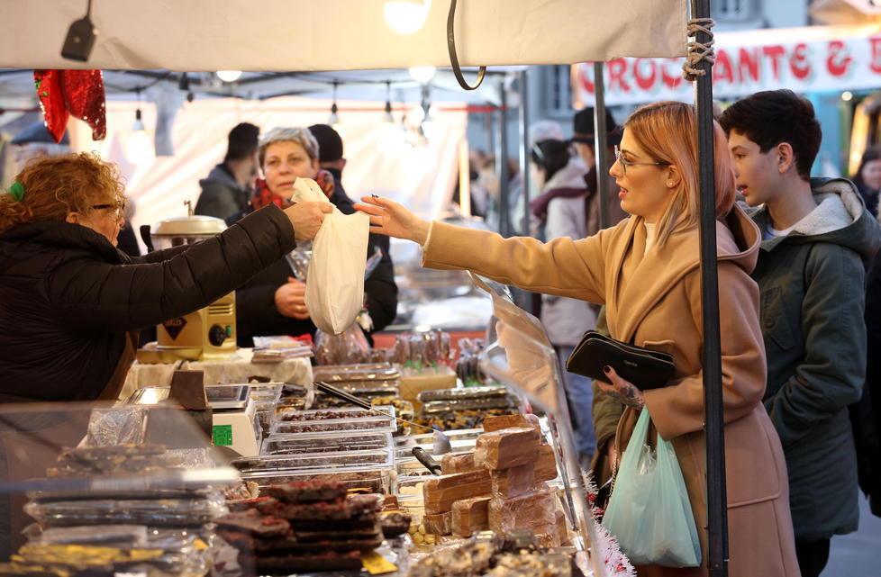 Cioccolatai in piazza e premi per i presepi