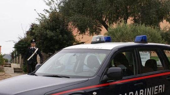 Picchia la convivente, arrestato