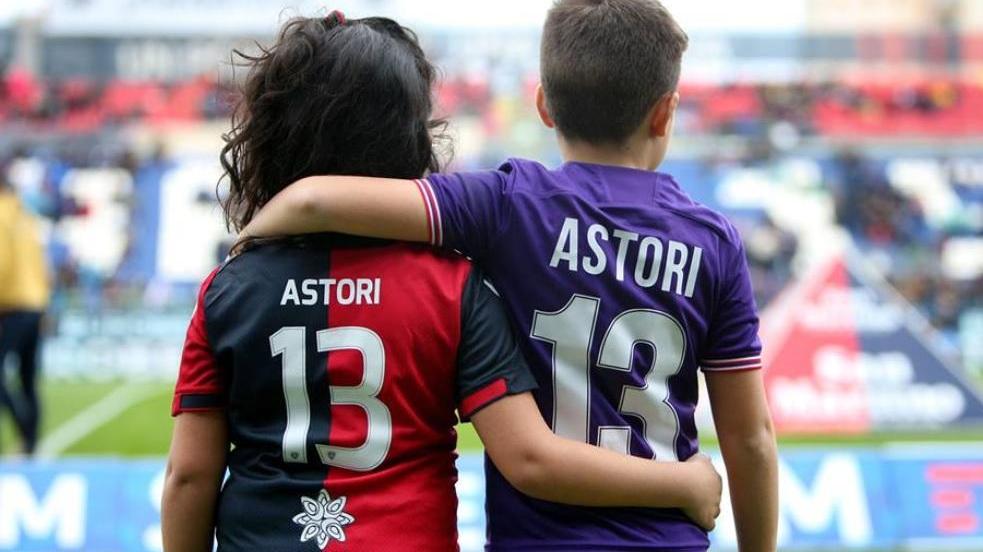 Cagliari e Fiorentina unite nel ricordo di Astori nel giorno del suo compleanno