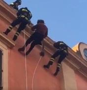 La Befana arriva assieme ai pompieri