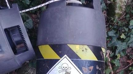 Discarica abusiva con bombole di sostanze nocive Scatta l’allarme