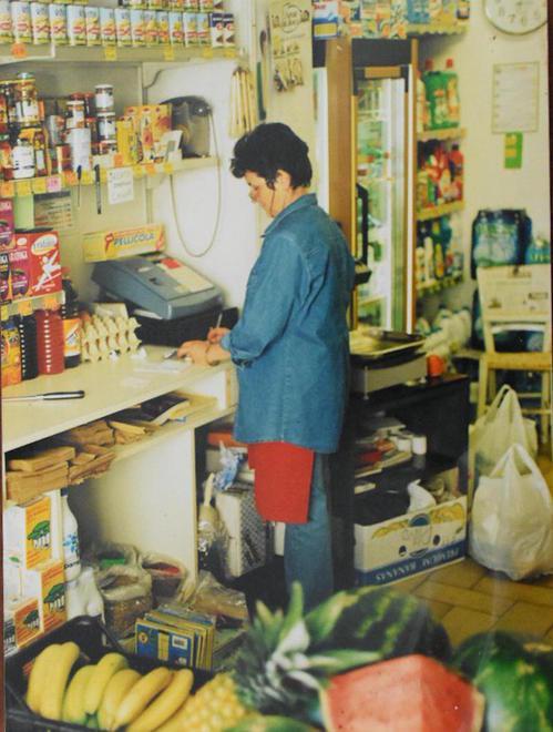 Dopo quasi 50 anni Annunziatina chiude la sua bottega ma... «È un arrivederci» 